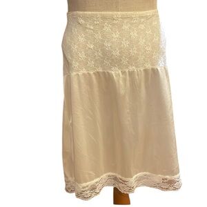 Vintage A current event nylon lace maternity half slip white womens size S small